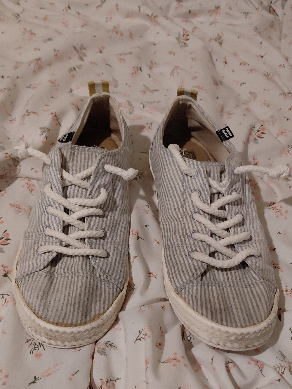 Billabong Women's Striped Canvas Sneakers - White/Gray